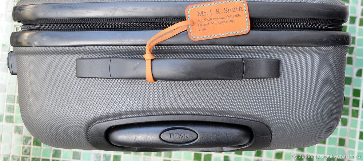 Совет путешественнику: не пишите адрес на бирке чемодана