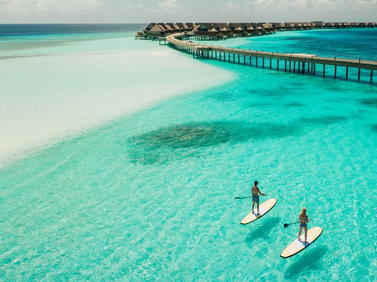 Толығымен жалаңаш Кариба Хейн